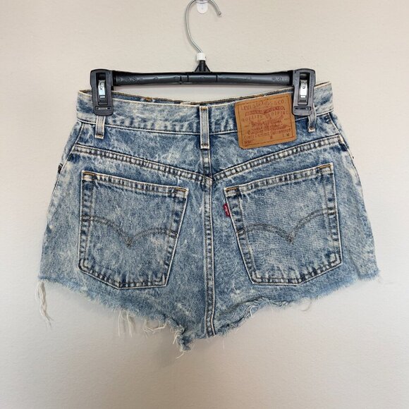 430 Vintage Levi's 550 Denim Cutoff Shorts Size 8 - Picture 3 of 4
